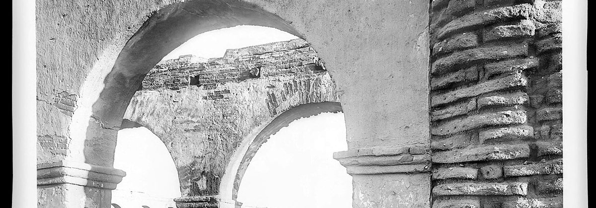 The ruined arches and entrance, Mission San Luis Rey de Francia